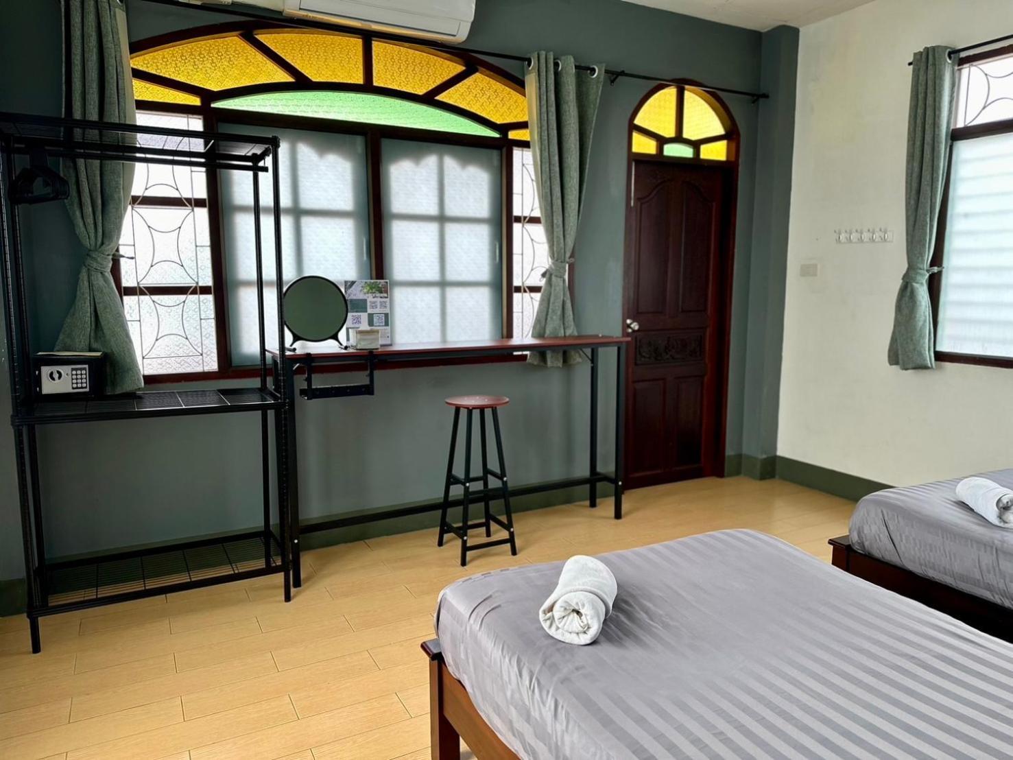 Niece Hostel - SHA Extra Plus Phuket Buitenkant foto